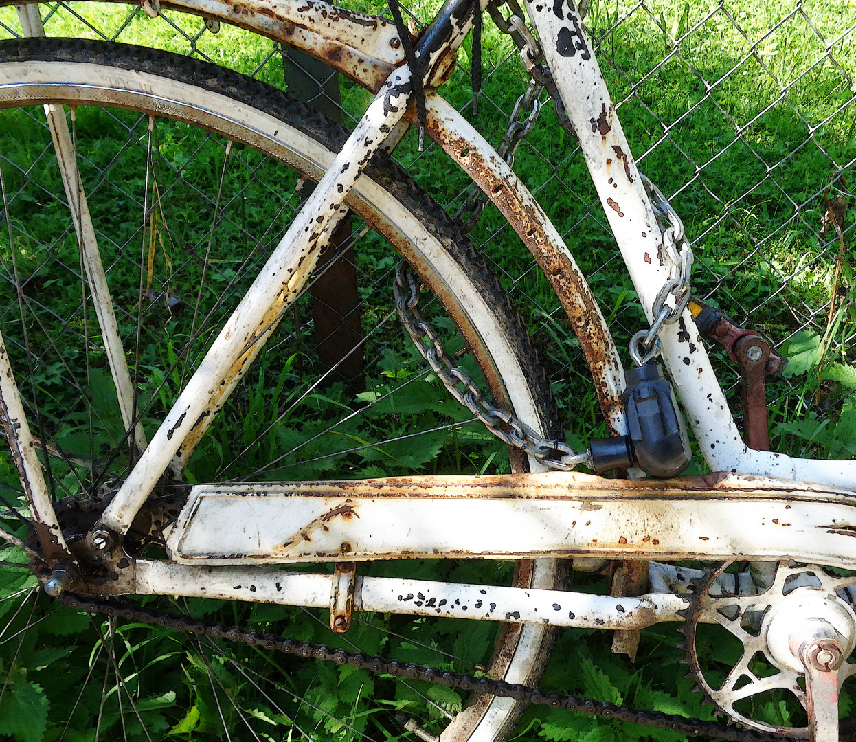 Luftiges Sommerleinen - dazu das passende Fahrrad