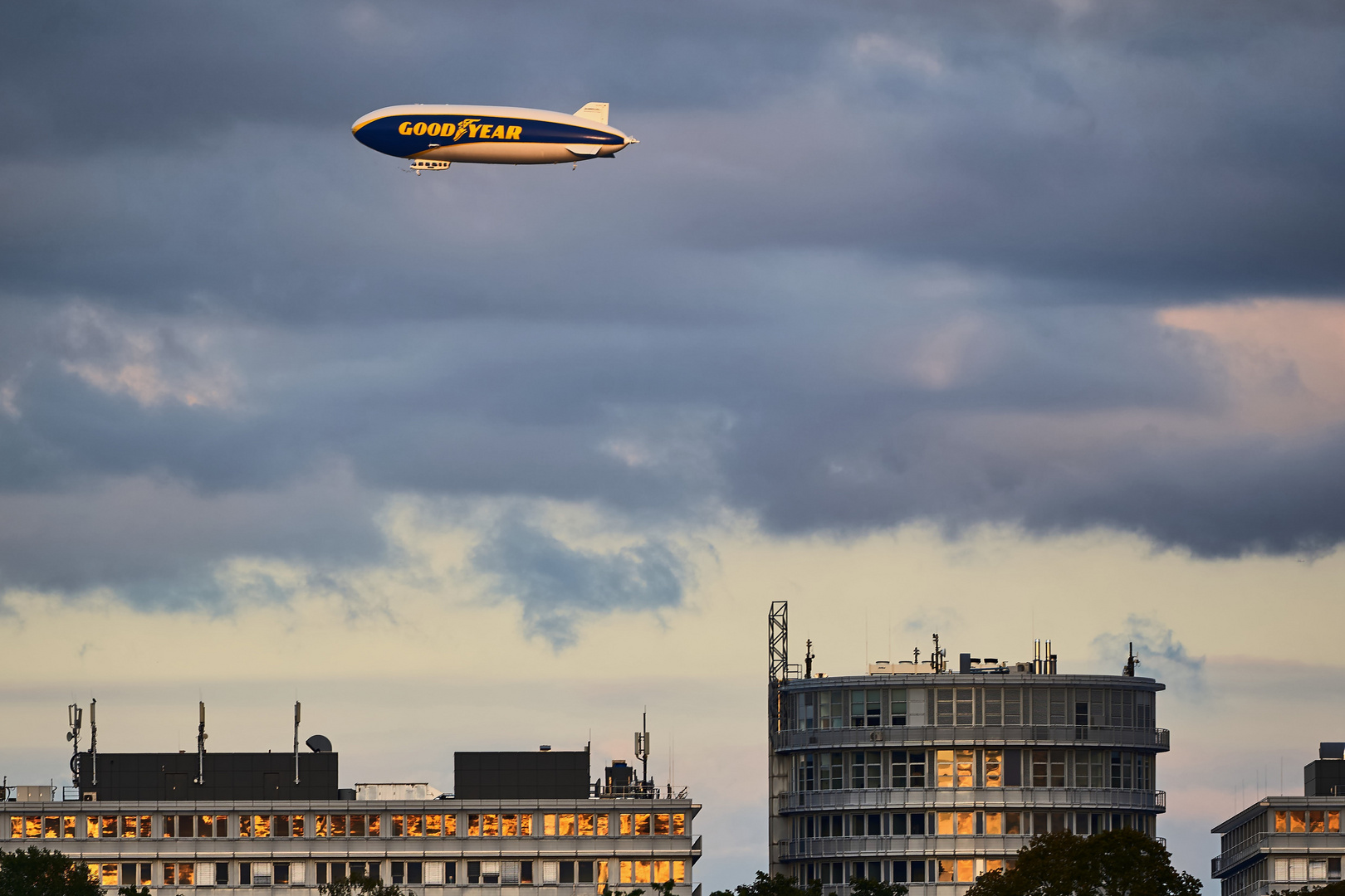 Luftschiff über Eschborn