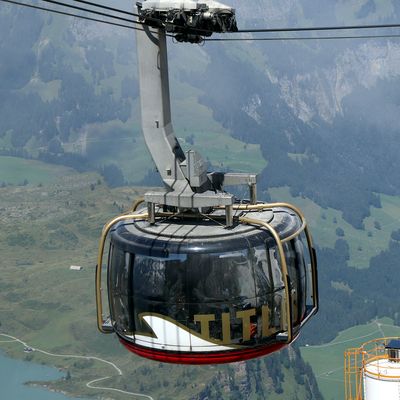 Luftseilbahn-Kabine dreht sich um die eigene Achse