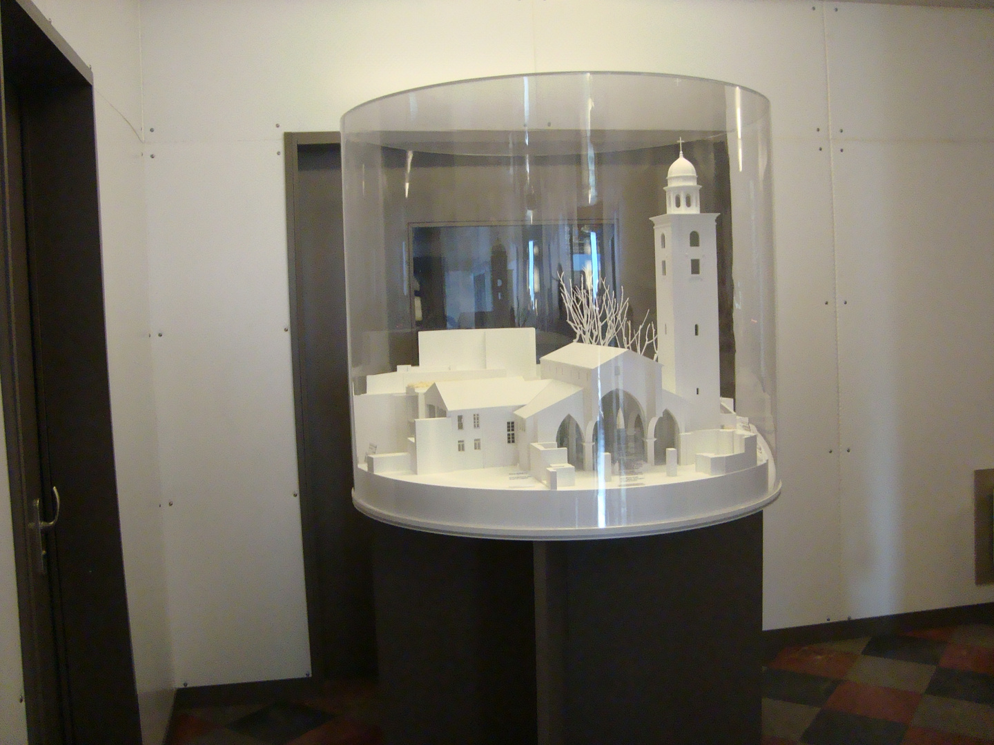 Lugabo- model of the cathedral