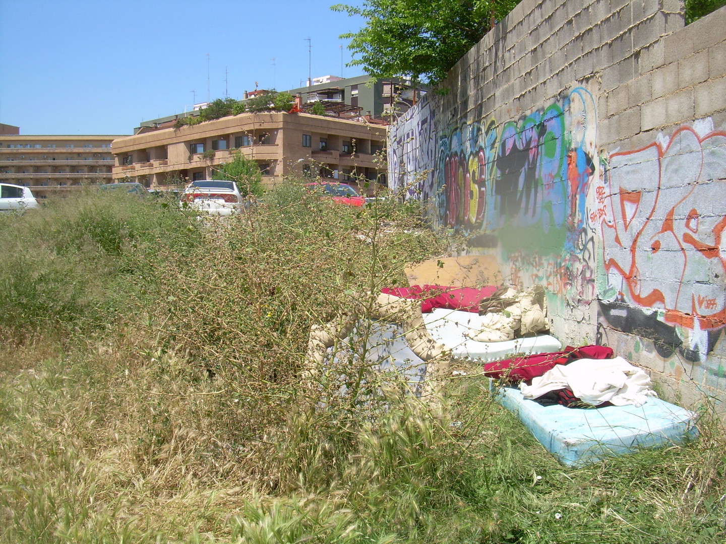 Lugar donde  pernoctan  unos indigentes  forasteros en el Barrio de Marchalenes