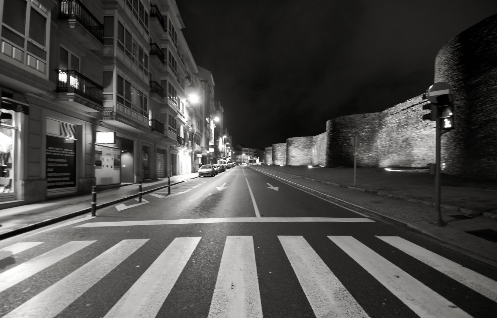 LUGO NOCTURNO Y SUS MURALLAS