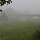 Luitpoldbrücke über die Nahe im Novembernebel