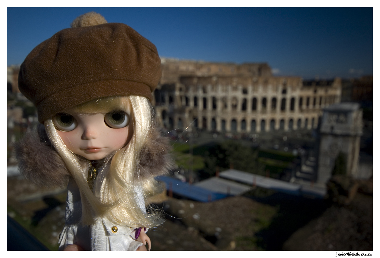 Luka junto al Coliseo de Roma