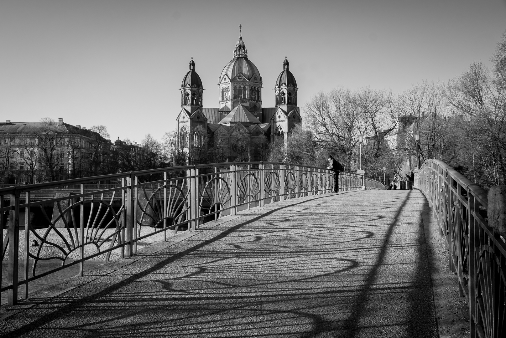 Lukaskirche und Brücke über die Isar