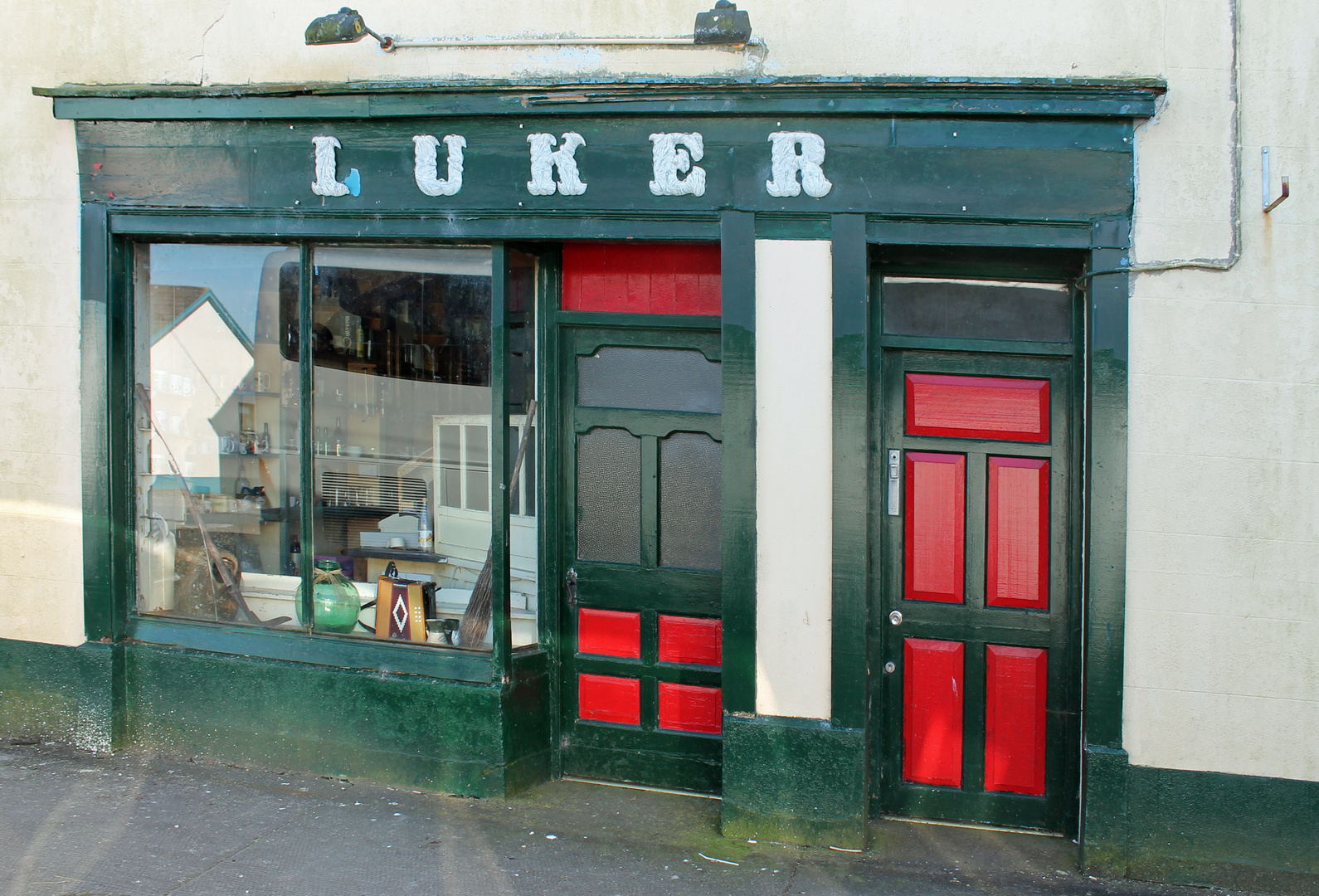 Luker's Bar