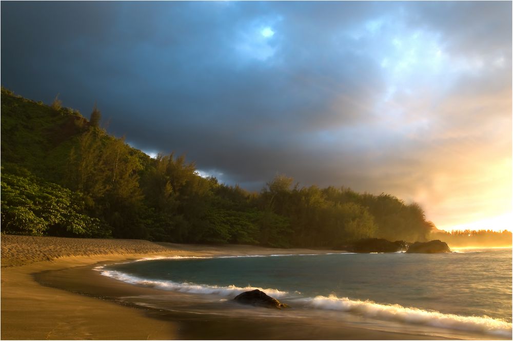 lumahai beach twilight