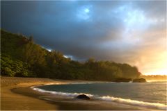lumahai beach twilight