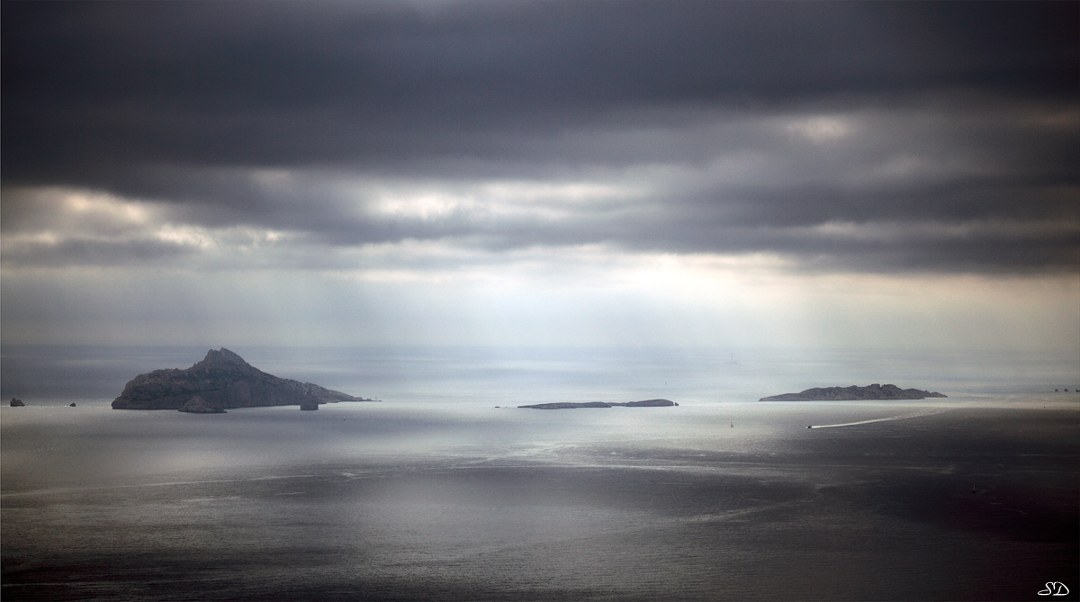 Lumière dans la grisaille .