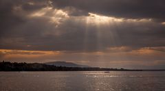 Lumière divine sur le lac Léman