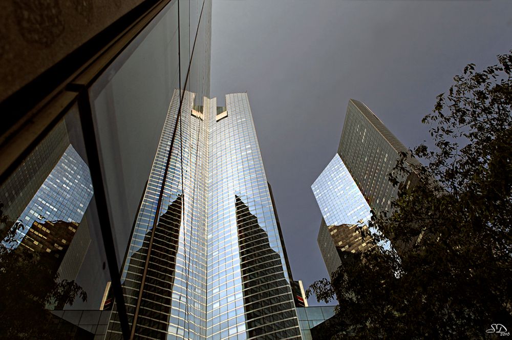 Lumière d'orage à La Défense