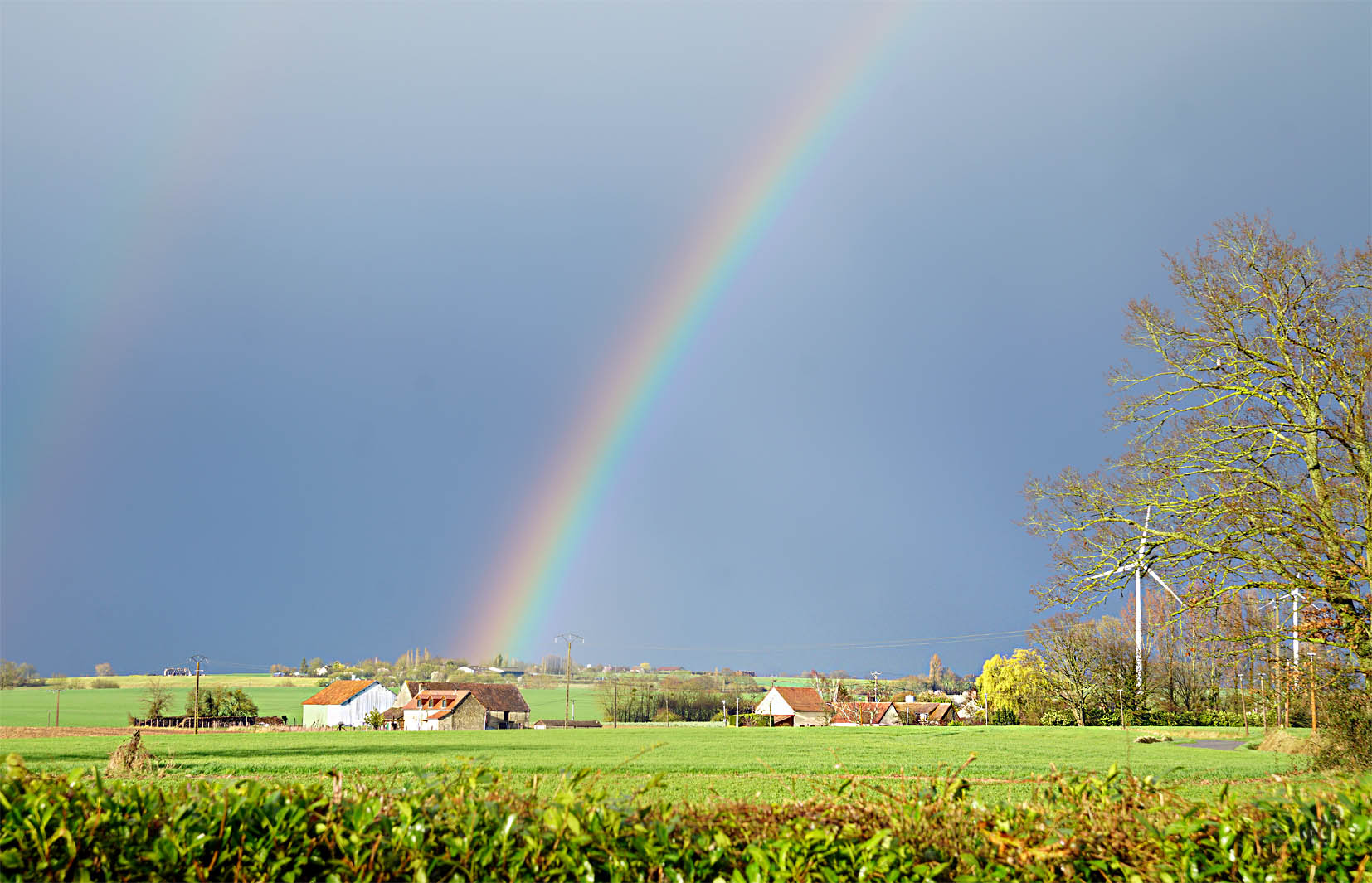 Lumière d'orage sur la campagne ....