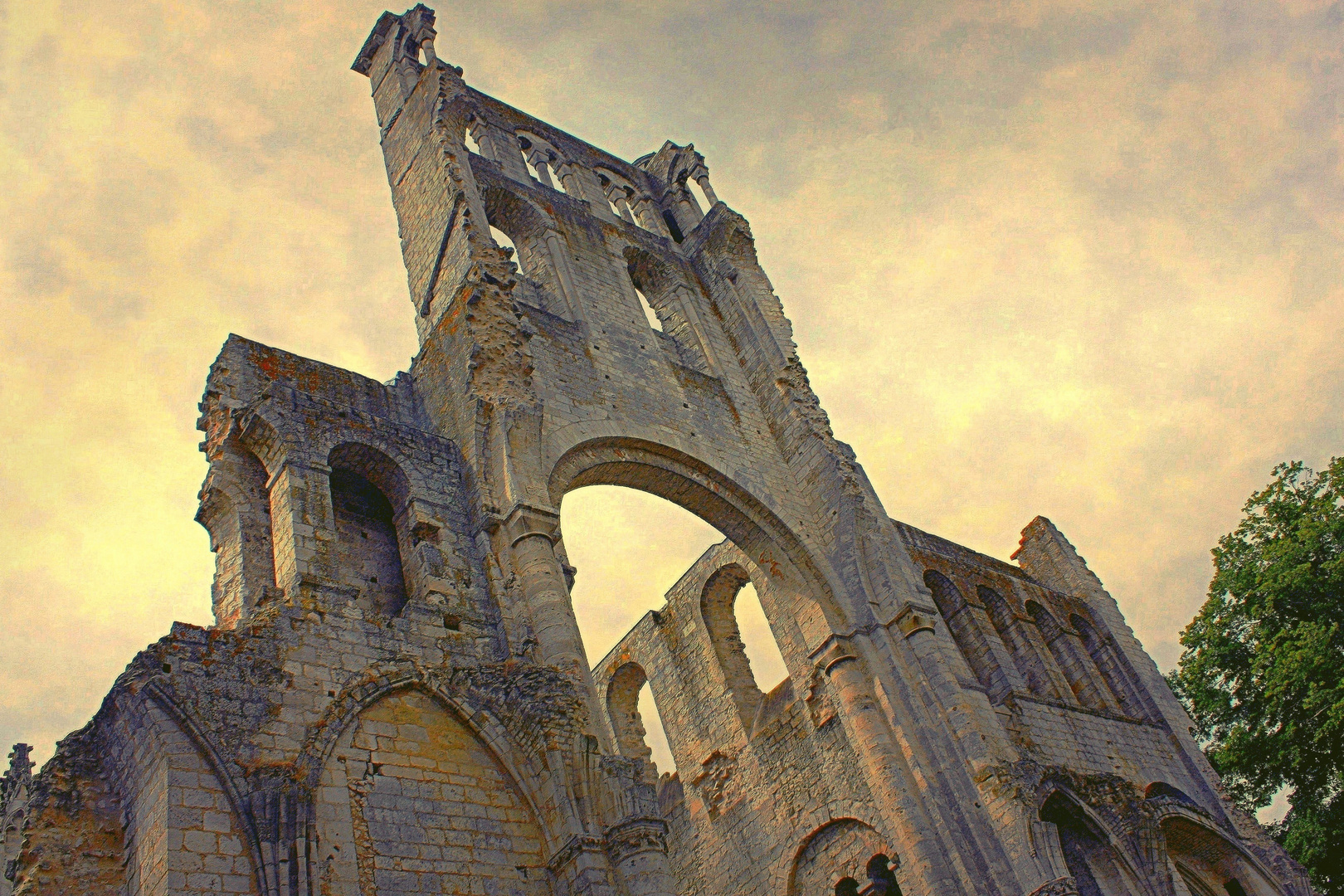 Lumière du soir sur les ruines