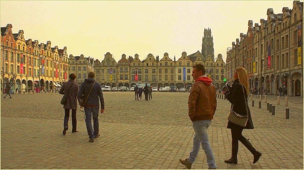 Lumière insolite à Arras, entre deux orages