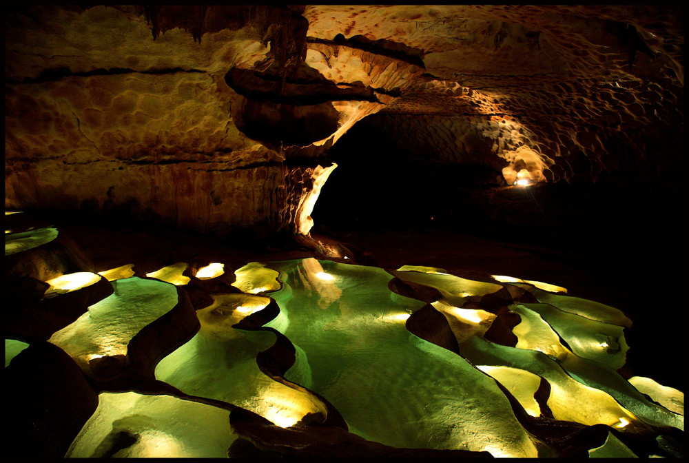 Lumiere Show in einer Grotte (1)