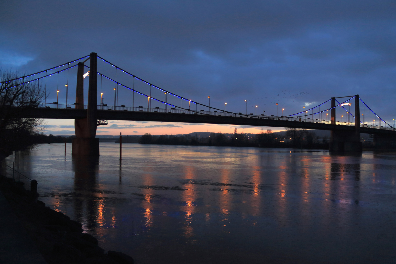 Lumière sous le pont