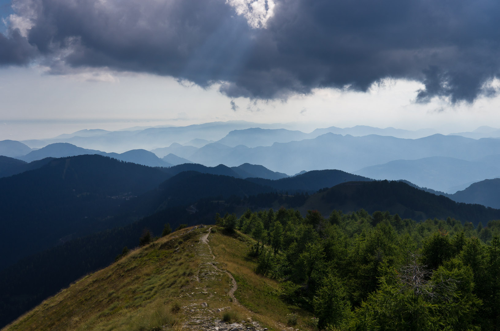 Lumière sur l'arriere-pays niçois