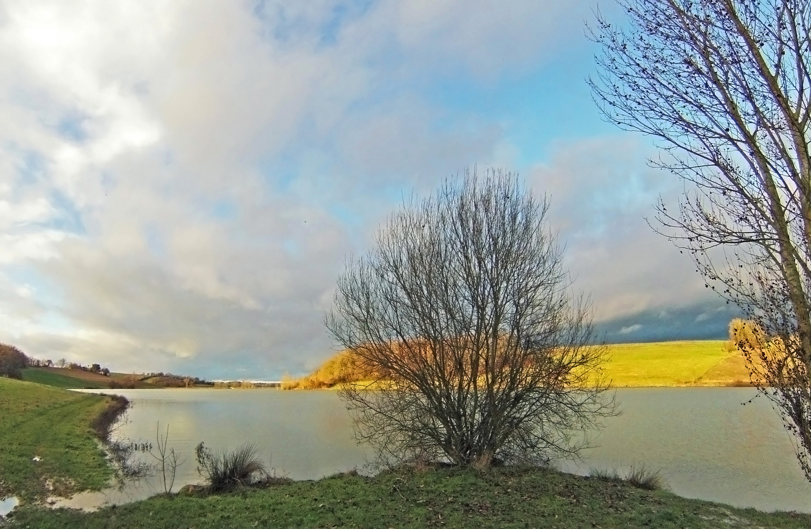 Lumière sur le lac du Bousquetarra