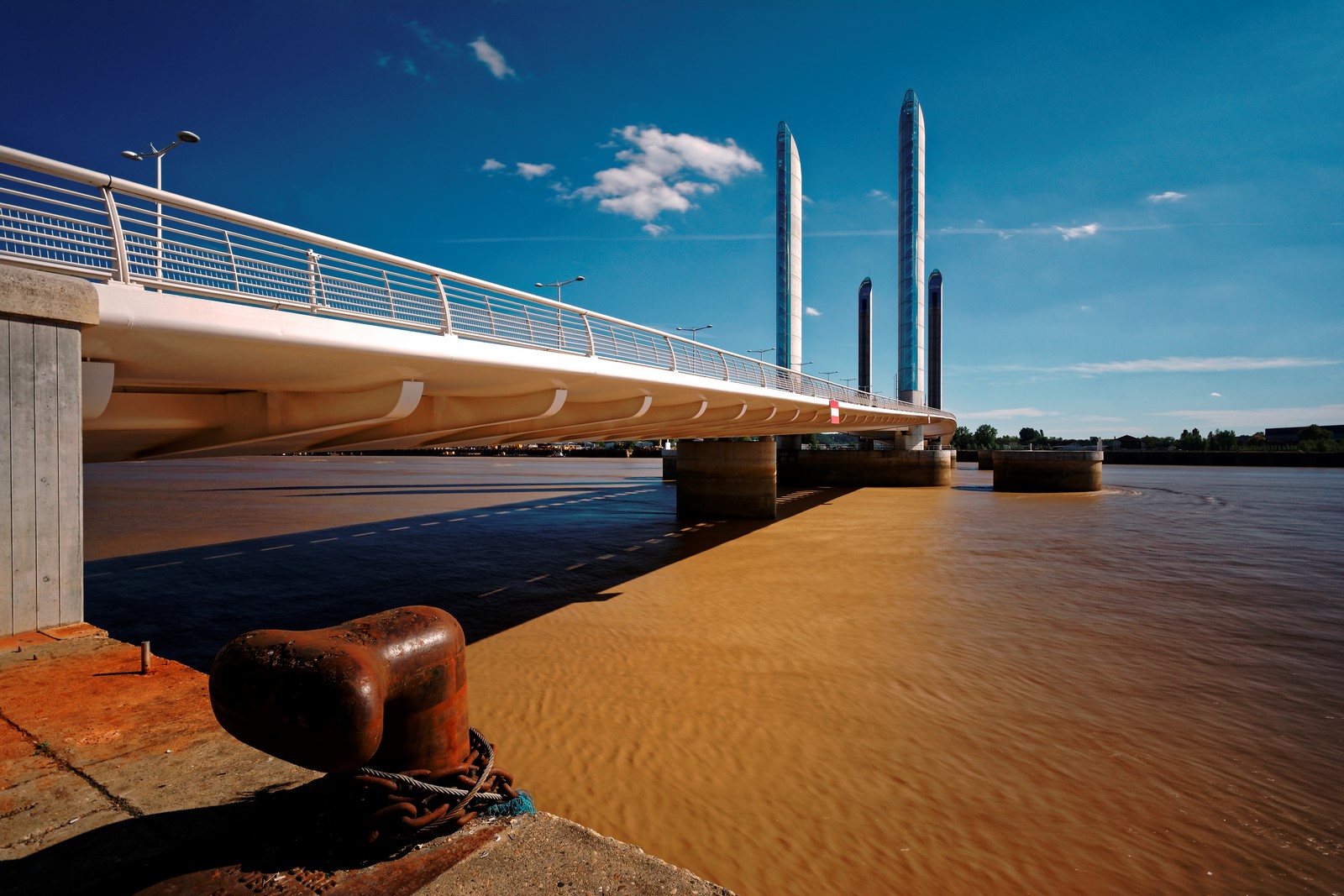 Lumière sur le nouveau pont