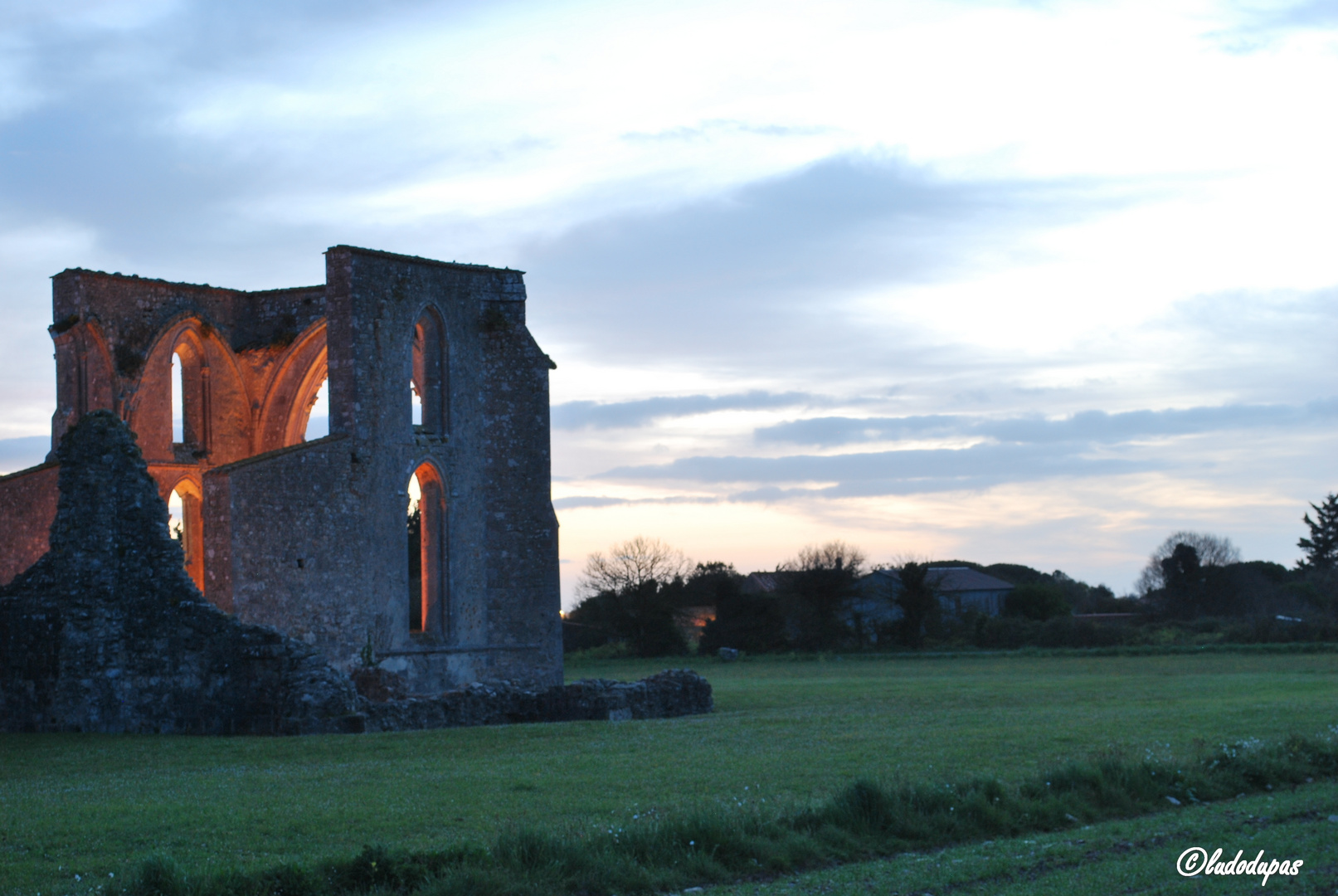 lumières dans et sur l'abbaye