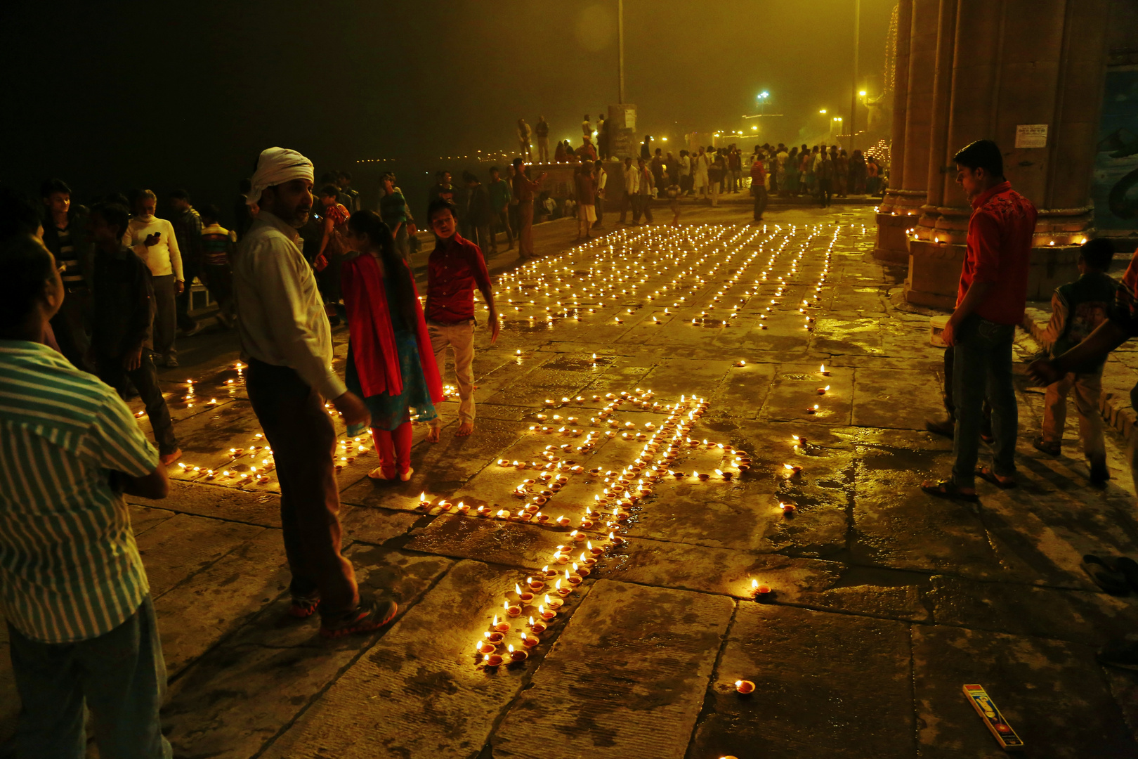 Lumières de la nuit à Vanarasi