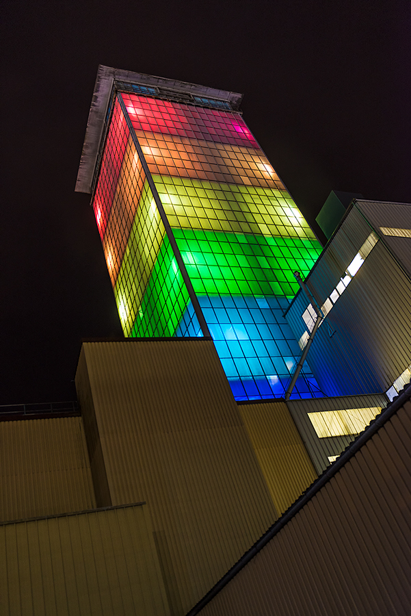 Lumolith im Regenbogen Kleid