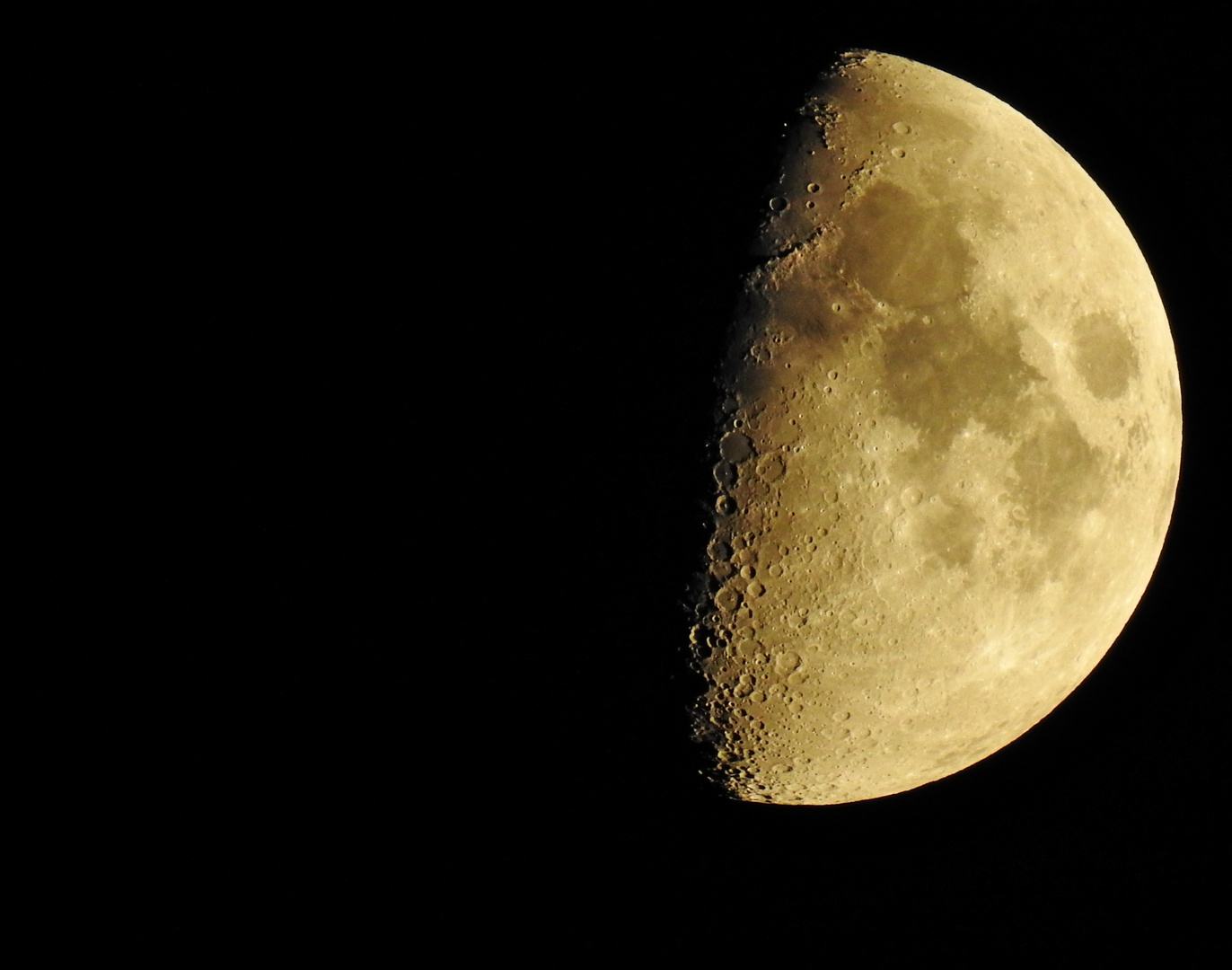  Luna circa il 52% di illuminazione 8/8/2019