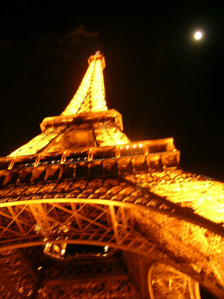 luna e tour eiffel