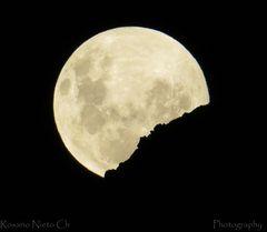 Luna en la Cordillera de los Andes