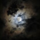 luna entre nubes
