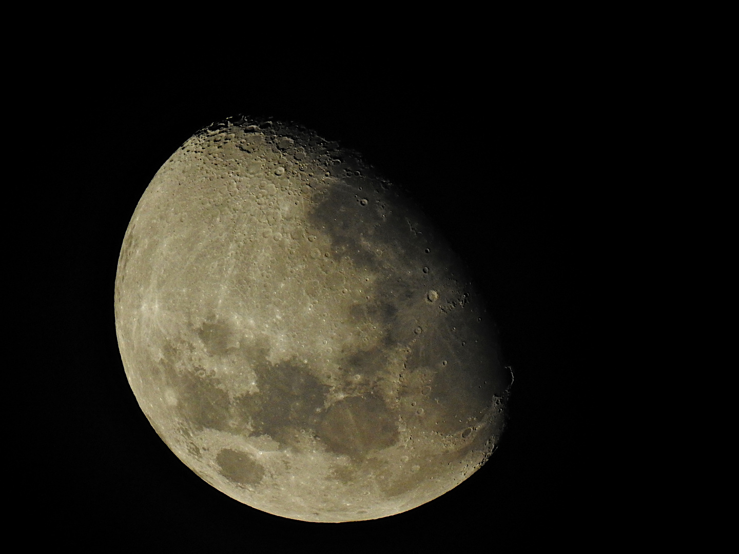 Luna gibbosa e crescente