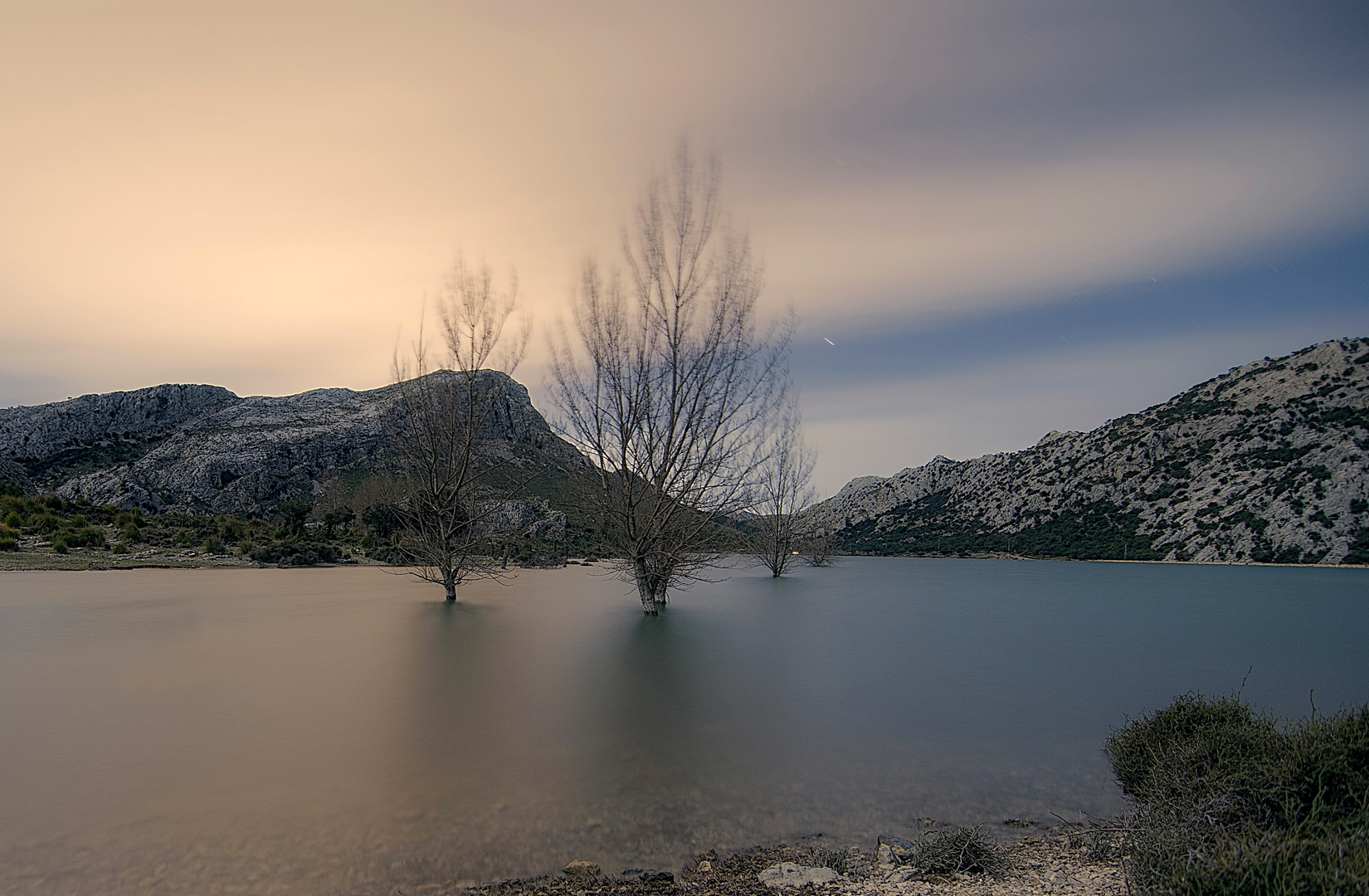 Luna llena en Cuber....................Sierra de tramuntana.