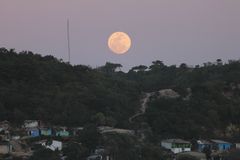 Luna llena en el Cerro