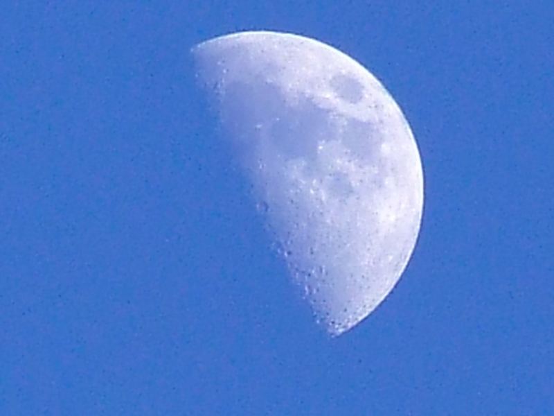 Luna nel blu