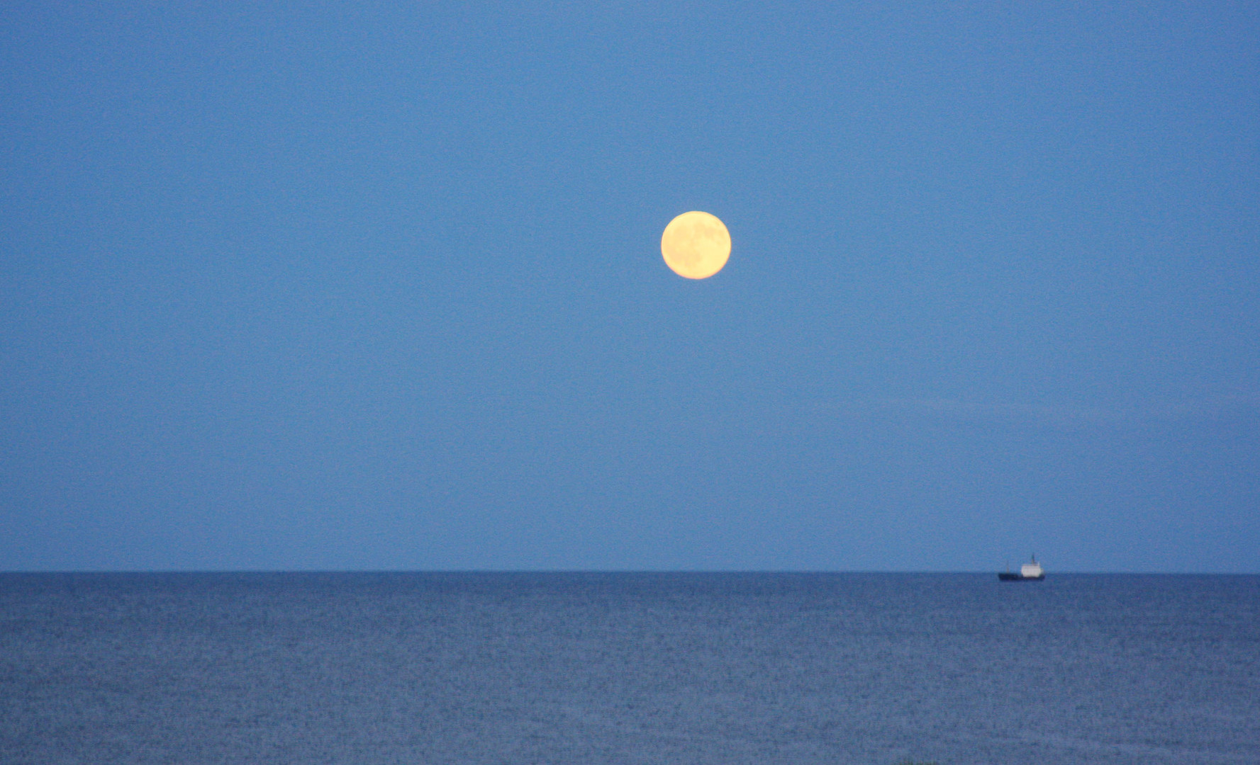 LUNA NEL MARE