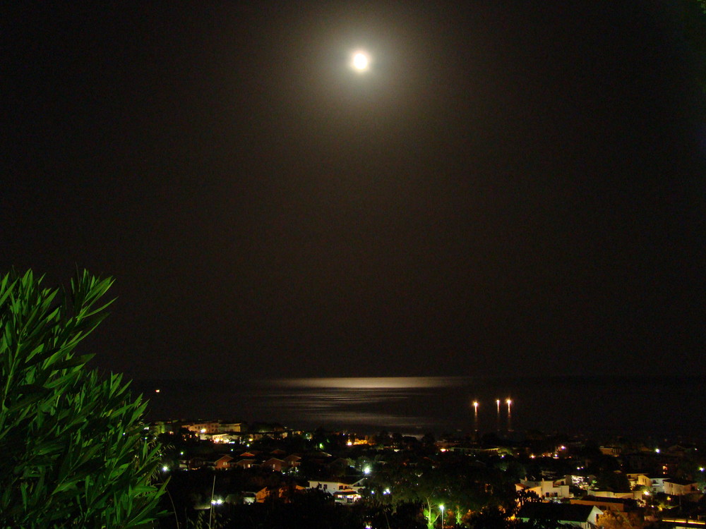 Luna sul mare