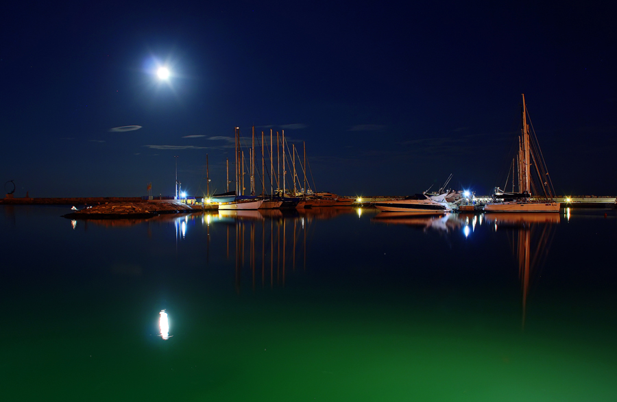 Luna sul porto