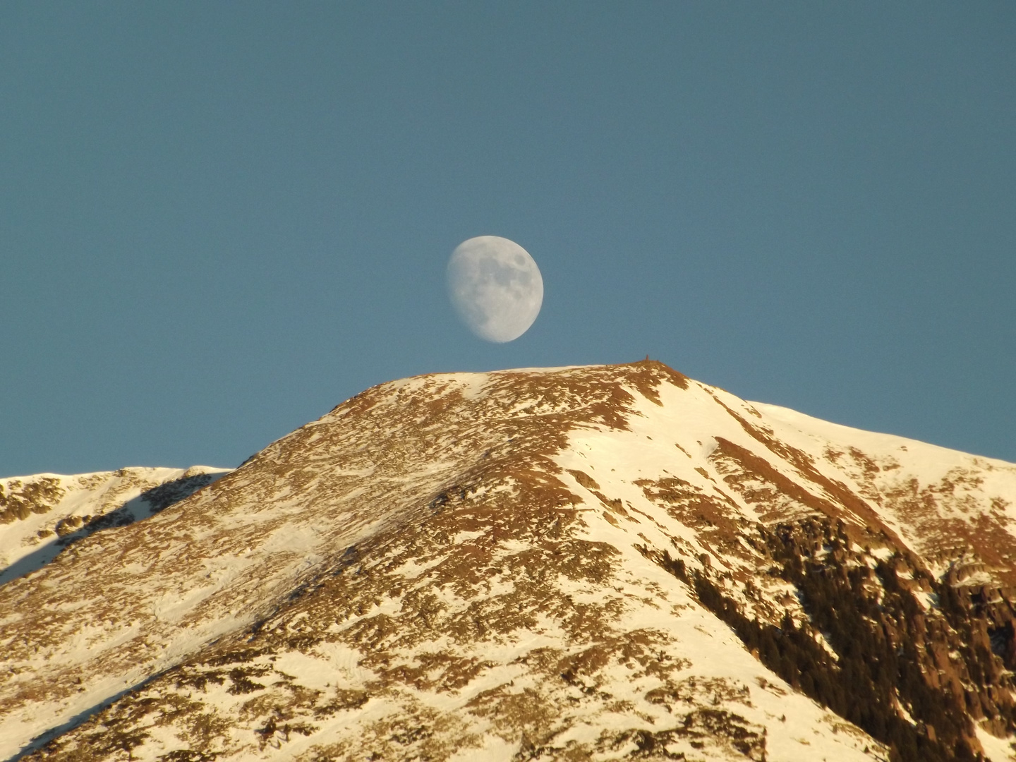 Luna sulla vetta