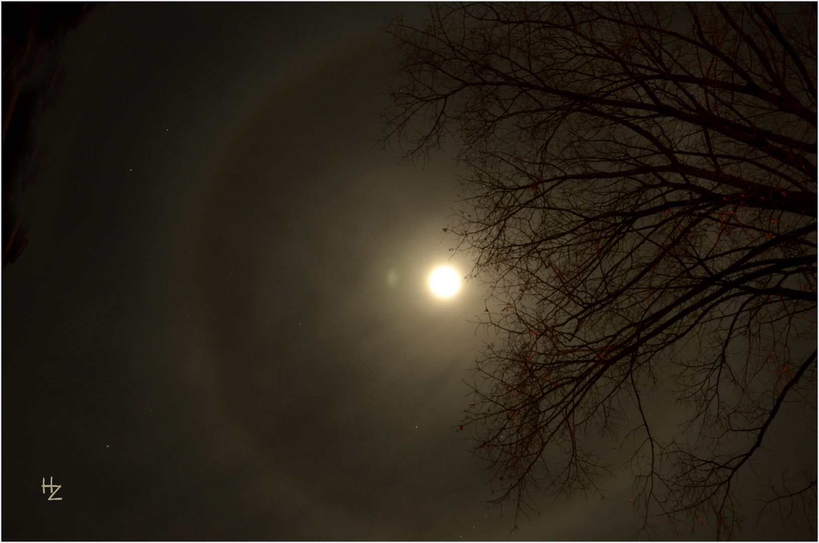 Lunar halo