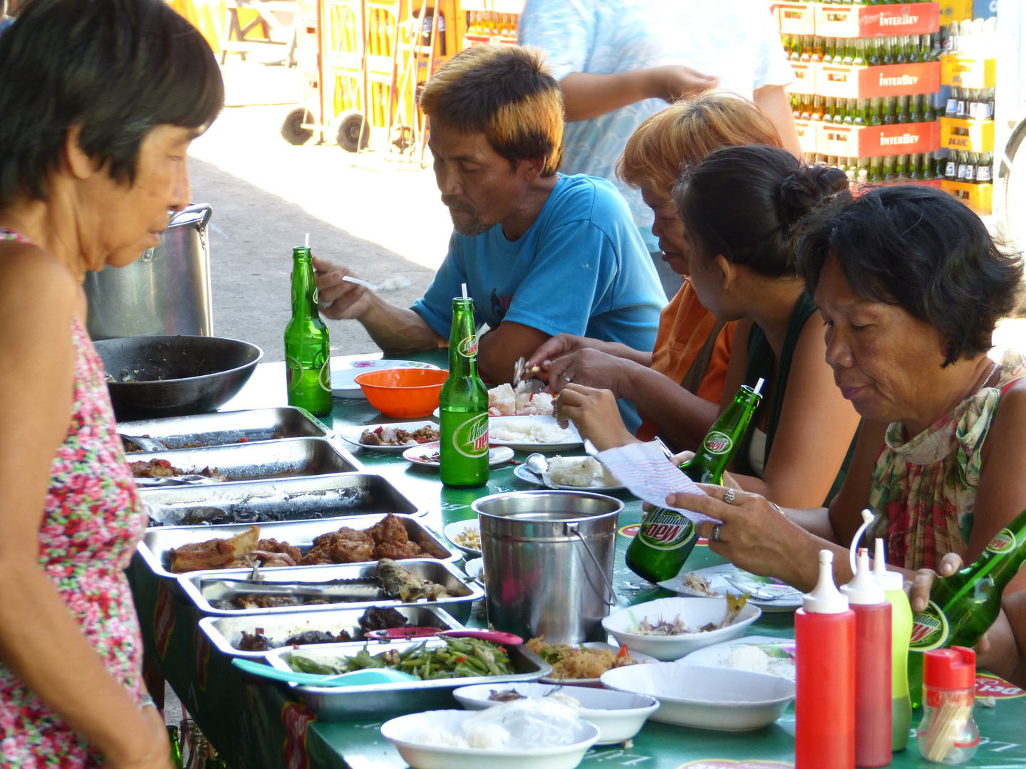 Lunch break at the market