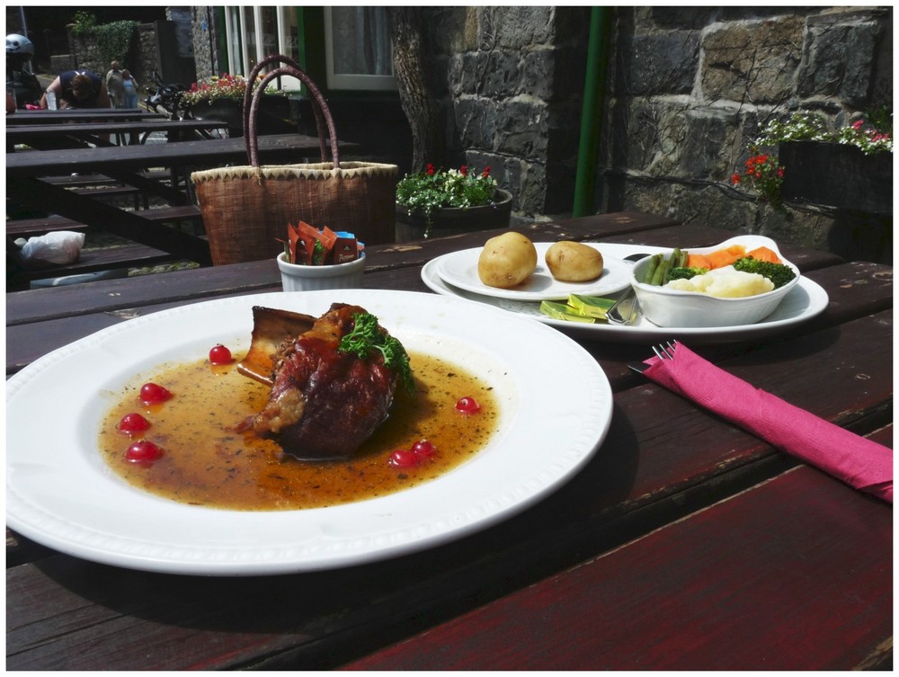 Lunch in Dolgellau ..............