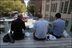 Lunch Time in High Line Park New York (2)