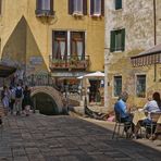 Lunch Time in irgend einer Gasse 