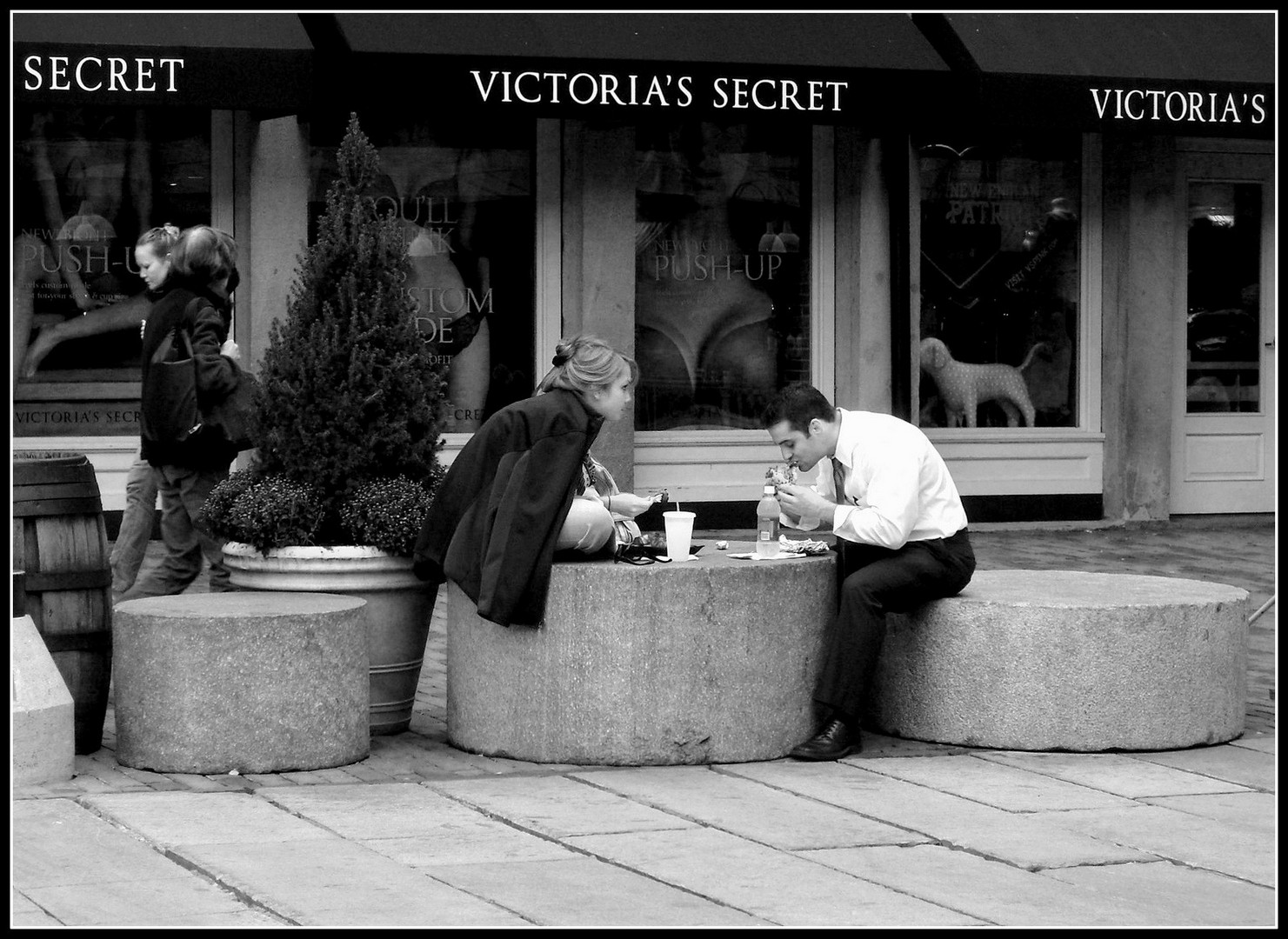 Lunchtime.. Und zum Dessert: - Schaufenster gucken - .....