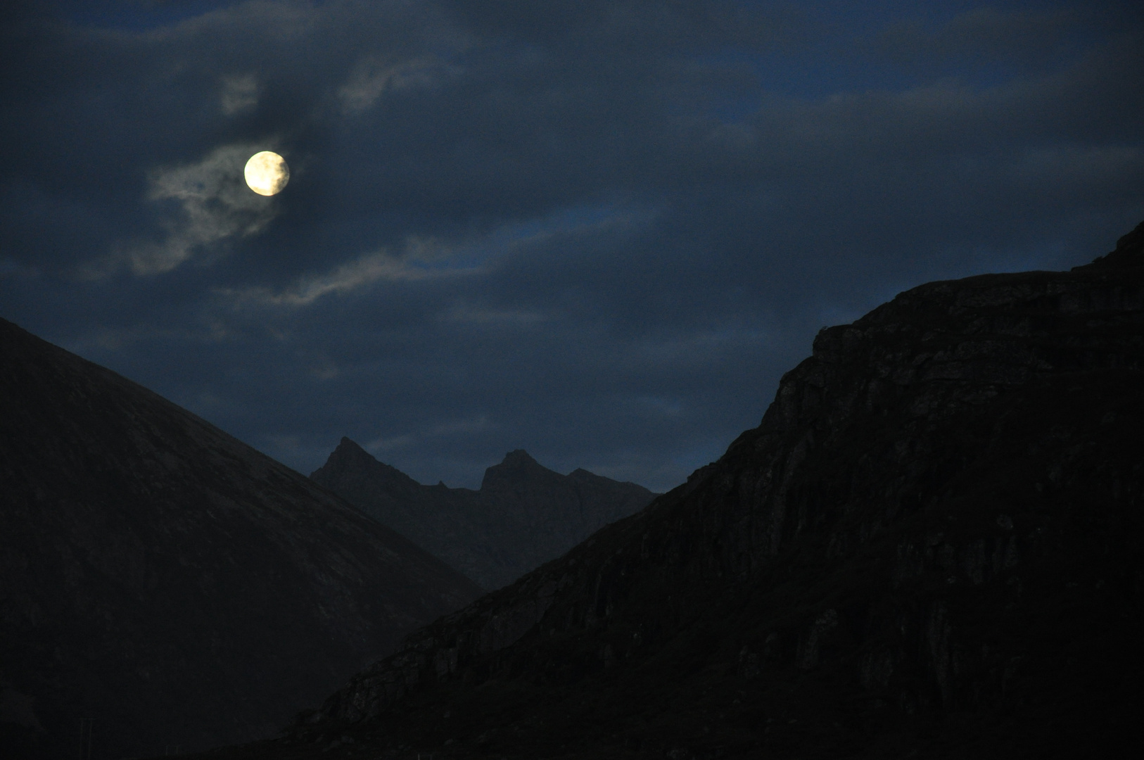 Lune sur les Lofotens