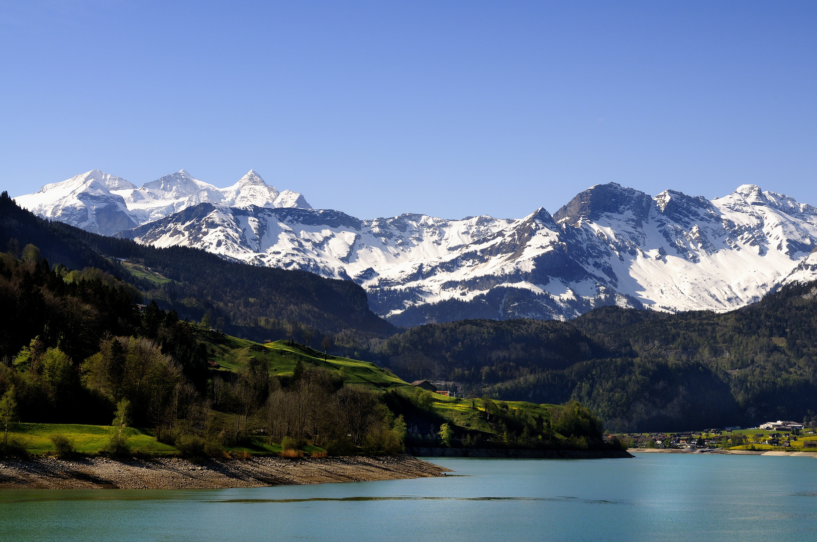 Lungernsee mit Bergpanorama