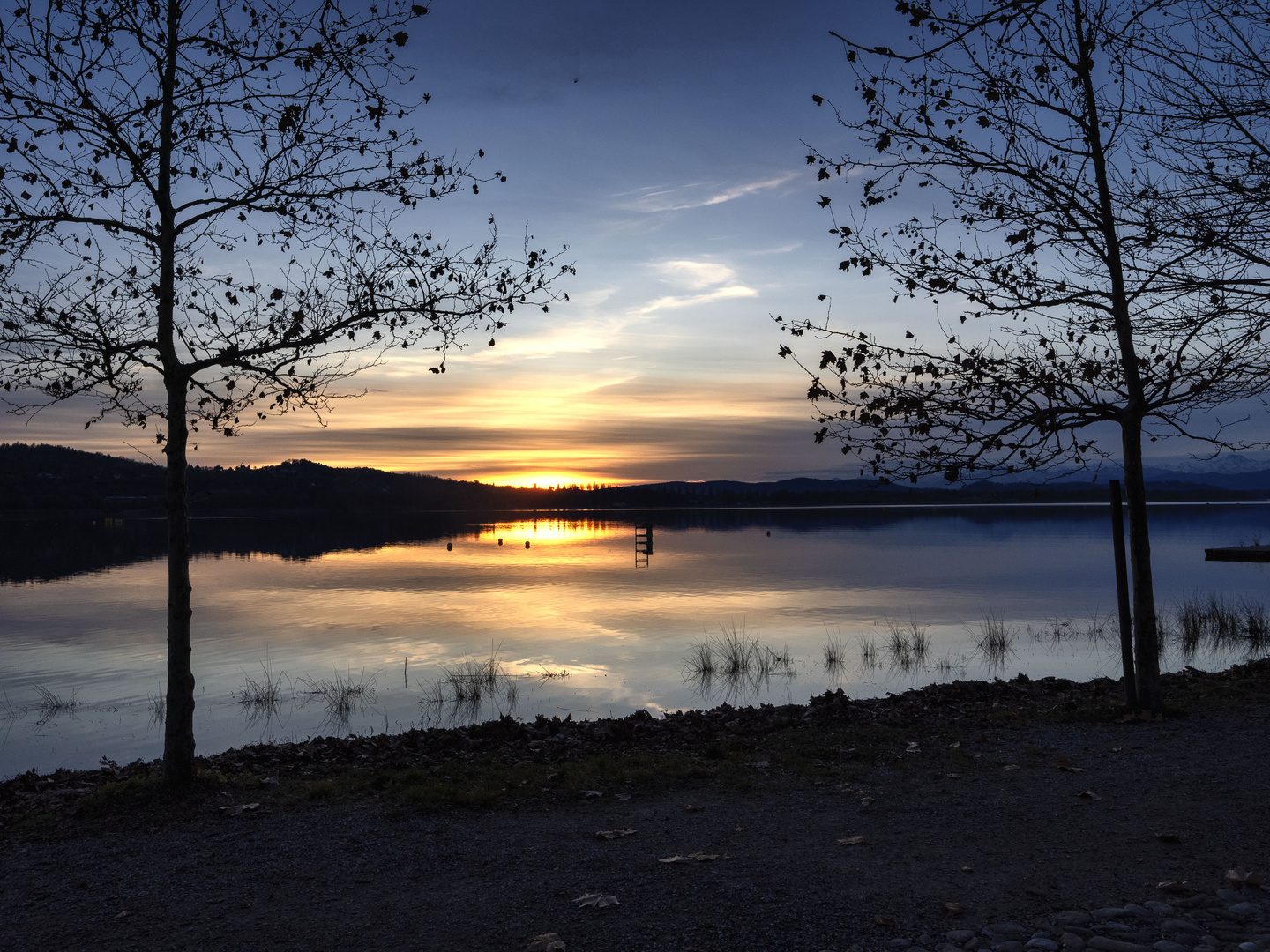 Lungolago al tramonto