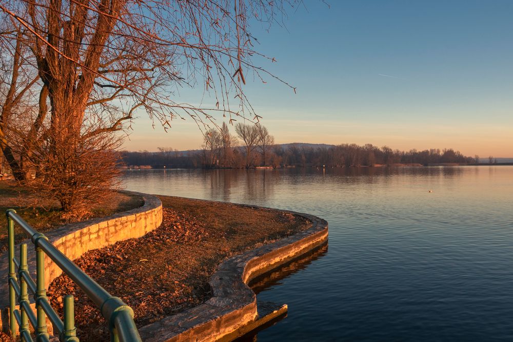 Lungolago di Angera