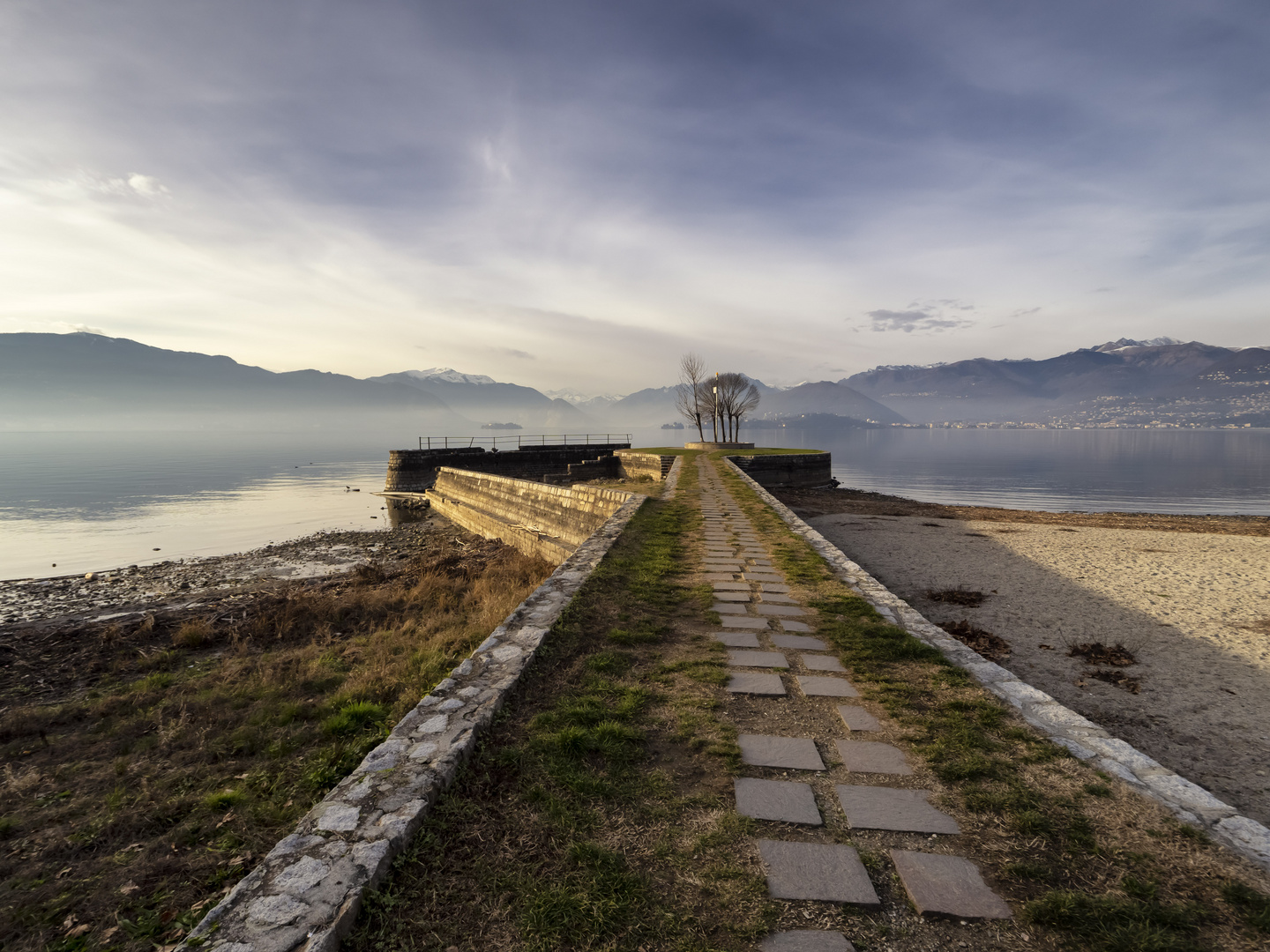 Lungolago di Cerro