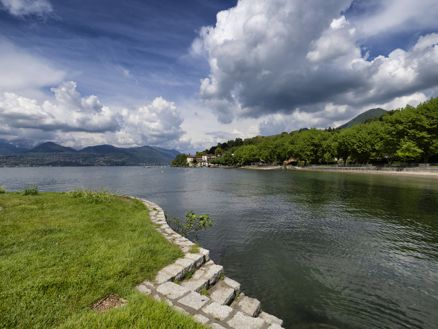 Lungolago di Cerro in Laveno